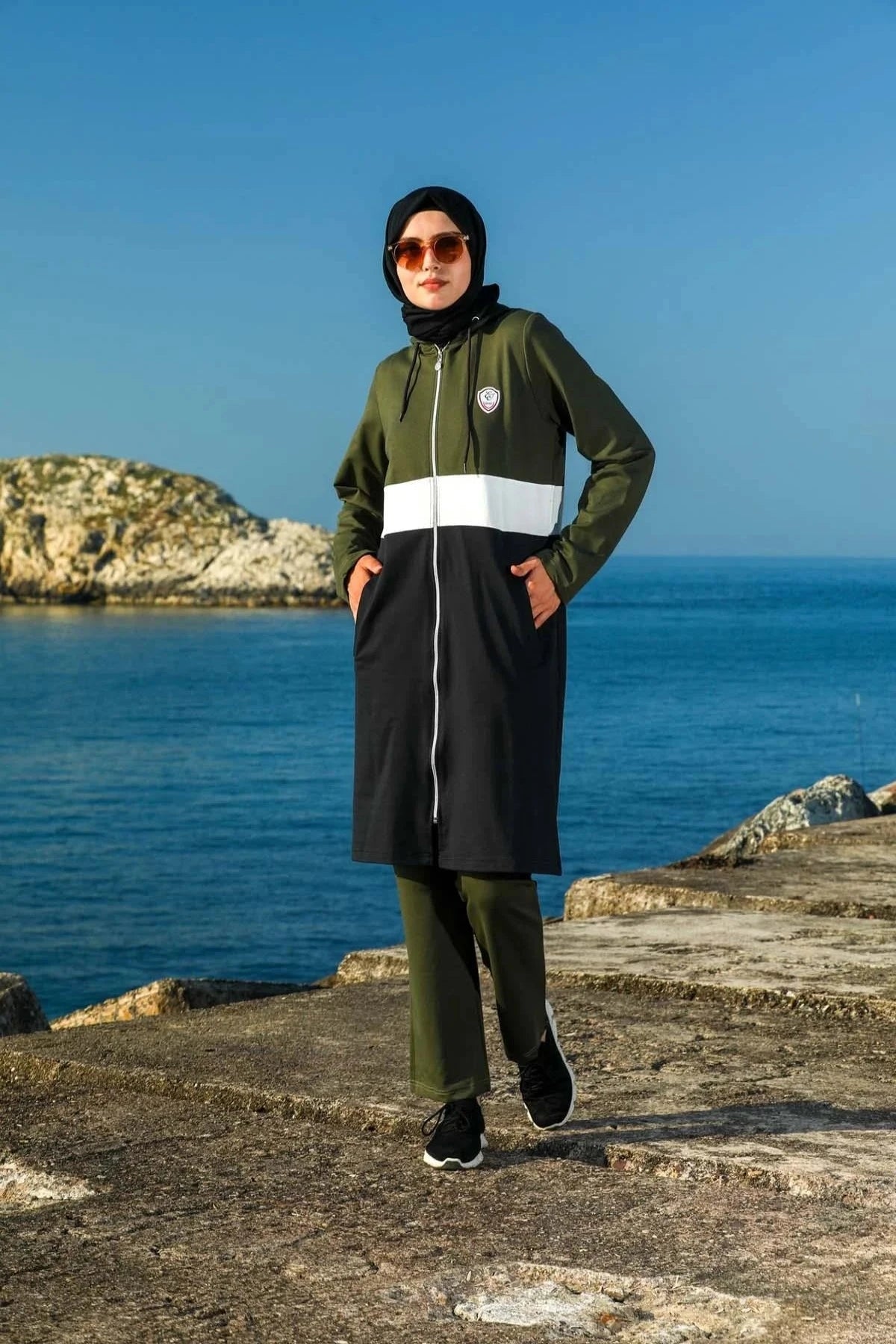Elif Okur Kapüşonlu Tesettür Eşofman Takımı Haki
