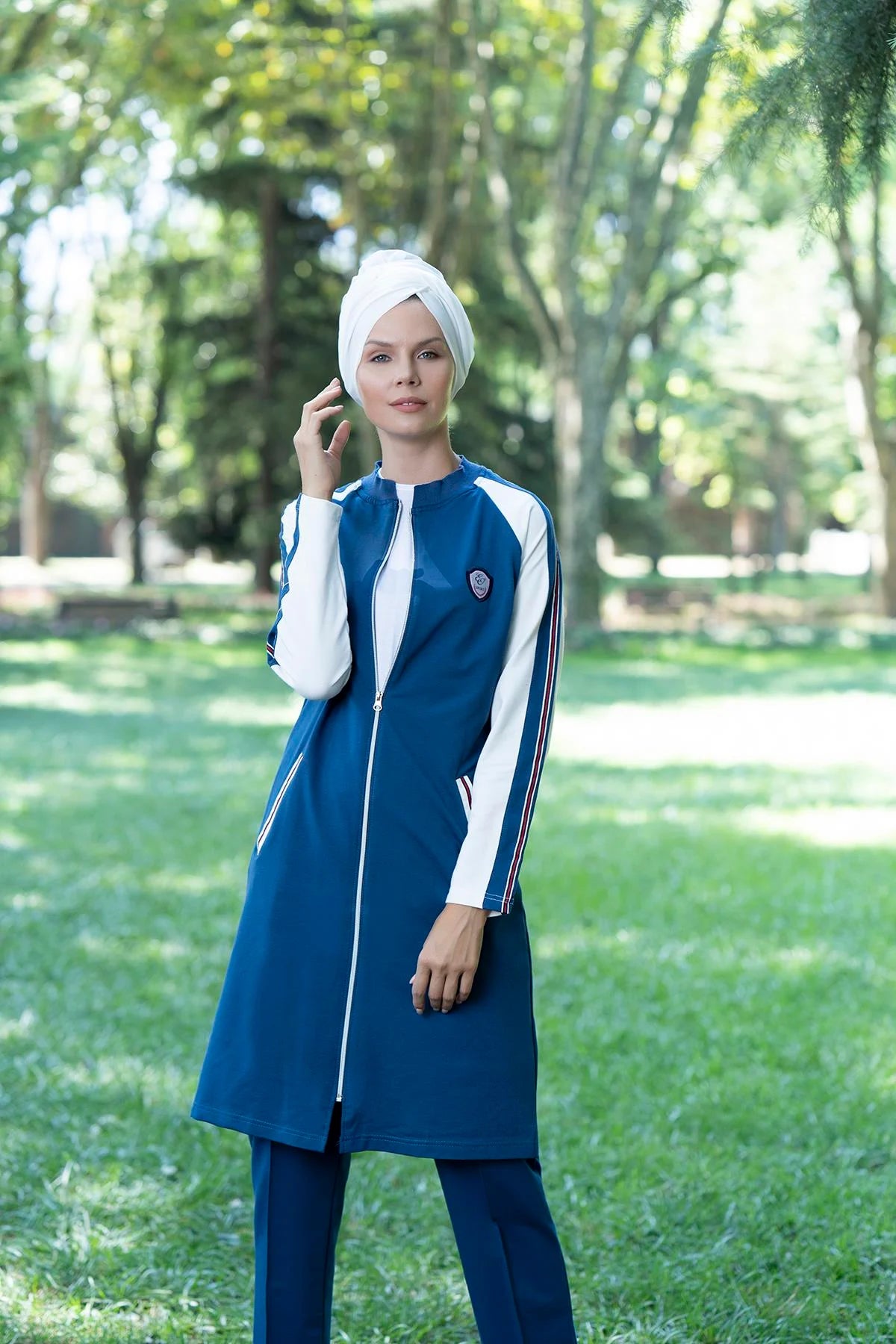 Elif Okur Tesettür Eşofman Takımı İndigo & Beyaz